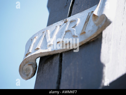 Lettres "INRI" sur les crucifix, close-up Banque D'Images