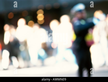 Silhouettes de personnes dans rue, blurred Banque D'Images