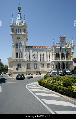 À Sintra au Portugal avec ses nombreux palais et bâtiments de style de vie de voyage de fantaisie même la poste ressemble à un château Banque D'Images