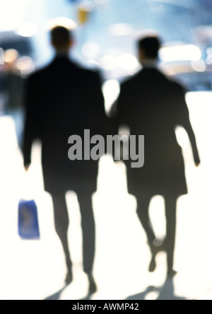 Silhouettes de femmes dans la rue, blurred Banque D'Images