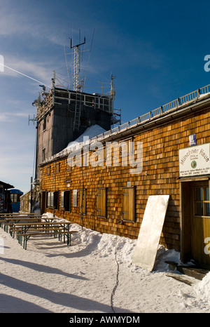 Station météo nationale allemande lors du sommet de la Zugspitze, la plus haute montagne d'Allemagne (2962 m ou 9718 ft), Alpes, Bavaria, Banque D'Images