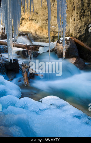 Les glaçons formés à gorge Partnachklamm en hiver, Garmisch-Partenkirchen, Bavaria, Germany, Europe Banque D'Images