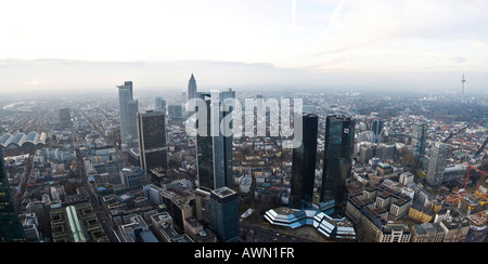 Skyline Panorama tourné, avec la Deutsche Bank, Sparkasse et Convention Tours, gare centrale, Francfort, la Hesse, Ge Banque D'Images