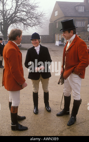 Mme Lorna Schuster organise la rencontre Heythrop Hunt chez elle, Nether Worton House. Son 80e anniversaire le 25 février 1991 1990s Oxfordshire UK Banque D'Images