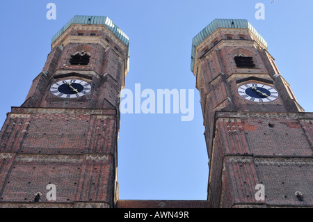 Twin Towers de l'église Frauenkirche (Cathédrale Notre-Dame) à Munich, Bavaria, Germany, Europe Banque D'Images