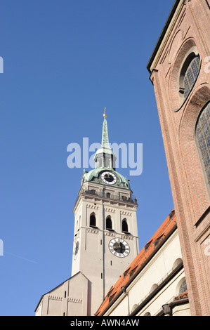 Peterskirche, Tour (St. Peter's Church) à côté du marché Viktualienmarkt, Munich, Bavaria, Germany, Europe Banque D'Images