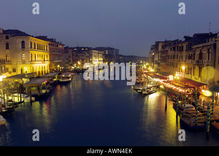 Grand Canal vu du Pont du Rialto, Venise, Italie, Europe Banque D'Images