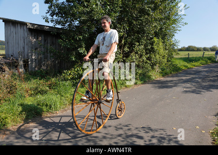 Viehabtrieb, vélo historique cérémonie festival [conduire sur de bêtes à l'estive dans la vallée de l'automne] Banque D'Images