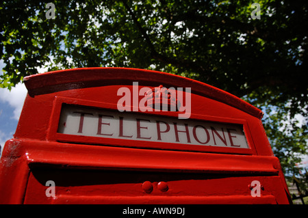 Cabine téléphonique anglaise rouge typique, detail shot, Lichfield, Staffordshire, West Midlands, Angleterre, Grande-Bretagne, Europe Banque D'Images