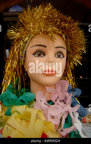 Female mannequin portant perruque d'or, décoré pour la saison de carnaval à Nuremberg, Middle Franconia, Bavaria, Germany, Europe Banque D'Images