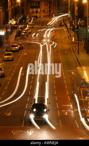 Le trafic de nuit à Haymarket, Édimbourg, Écosse Banque D'Images