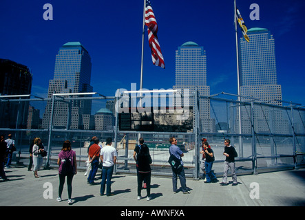 Les gens, les touristes, les visiteurs, les sections locales, visite, visiter, Ground Zero, 9-11 souvenir, Manhattan, New York City, New York, United States, Amérique du Nord Banque D'Images