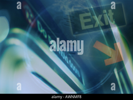 Signe typographique sortie avec flèche rouge, montage Banque D'Images