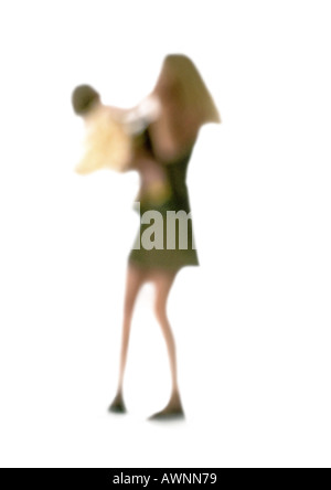 Silhouette de femme tenant un enfant, sur fond blanc, defocused Banque D'Images