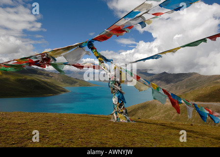 Le Lac Yamdrok sainte Yamdrok Yumtso (Tibétain :) dans le Tibet central, Tibet (Chine), l'Asie Banque D'Images