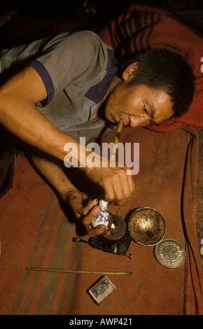 Le tribesman du groupe d'opium dans le nord de la Thaïlande. L'Asie du Sud-est à la poursuite du dragon des années 1990 HOMER SYKES Banque D'Images