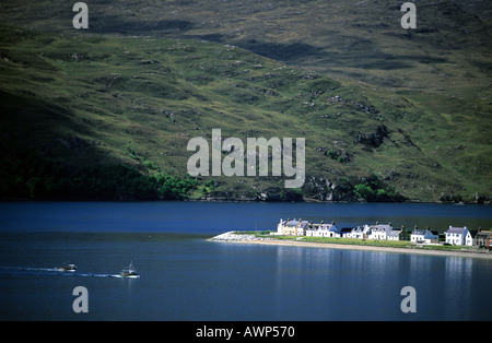 Bateaux de pêche dans le Loch Broom à Ullapool Ecosse Banque D'Images