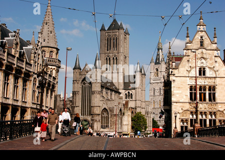 Les tours de Gand célèbre : la Saint-Nicolas, le clocher de l'Église, la Cathédrale Saint-Bavon et le clocher du xive siècle, beffroi de Gand, Ghe Banque D'Images