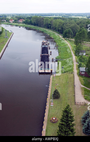 Remorqueur de charbon à l'ascenseur à bateaux de Niederfinow, Brandenburg, Germany, Europe Banque D'Images