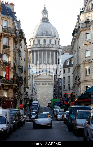Vue sur le panthéon à partir de la Rue des Carmes, Quartier Latin, Paris, France, Europe Banque D'Images
