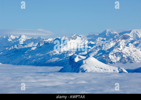 Vue du Mt. Pilatus sur central Swiss Alps, mer de brouillard, Lucerne, Suisse, Europe Banque D'Images