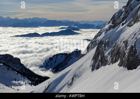 Vue du Mt. Pilatus sur central Swiss Alps, mer de brouillard, Lucerne, Suisse, Europe Banque D'Images