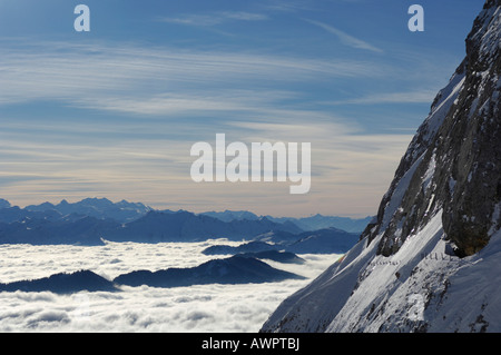 Vue du Mt. Pilatus sur central Swiss Alps, mer de brouillard, Lucerne, Suisse, Europe Banque D'Images