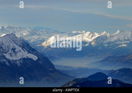 Vue sur les Alpes Suisse Centrale de Mt. Rigi, Schwyz, Suisse, Europe Banque D'Images