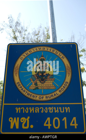 Thai road sign, près de Phetchabun, émis par le ministère des routes rurales et le marquage vélo 4014 Banque D'Images