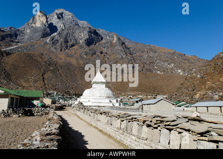 Village Sherpa, Khumjung sainte montagne Khumbi Yul Lha (Khumbila, 5761), Parc national de Sagarmatha, Khumbu Himal, Népal Banque D'Images