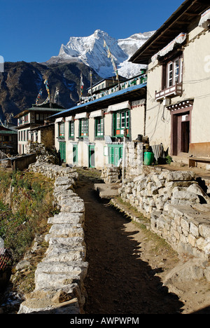 Vue sur Namche Bazar vers Damaraland Ri group (6187), Parc national de Sagarmatha, Khumbu, Népal Banque D'Images