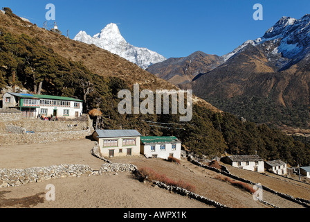 Village Sherpa Pangboche avec l'Ama Dablam (6856), Parc national de Sagarmatha, Khumbu, Népal Banque D'Images