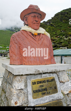 Monument à Sir Edmund Hillary, Khumjung, parc national de Sagarmatha, région du mont Everest, Solukhumbu, Khumbu, Népal Banque D'Images