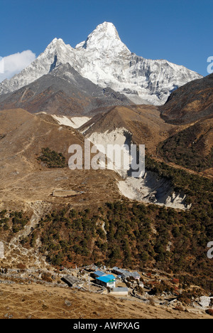 Village Sherpa Pangboche avec l'Ama Dablam (6856), Parc national de Sagarmatha, Khumbu, Népal Banque D'Images