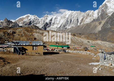 Trekking lodge à Dzonglha (4830), Tal Khola Chola, Khumbu Himal, parc national de Sagarmatha (Népal) Banque D'Images