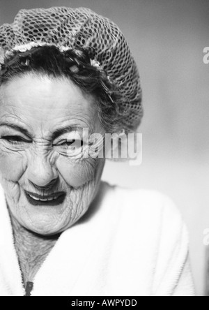 Personnes âgées woman wearing hair net, smiling, portrait, close-up, b&w Banque D'Images