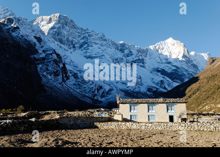 Village Sherpa Thame, Thame Khola vallée avec Tengkang Poche (6500), Bhote Koshi Tal, parc national de Sagarmatha, Khumbu, Népal Banque D'Images