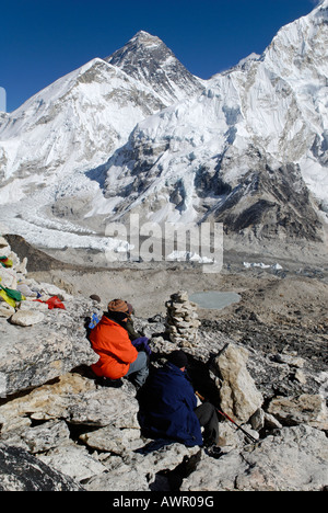 Célèbre vue depuis le Kala Patthar, Patar (5545) vers le mont Everest (8850), Nuptse (7861) et le glacier de Khumbu, National Sagarmatha Banque D'Images