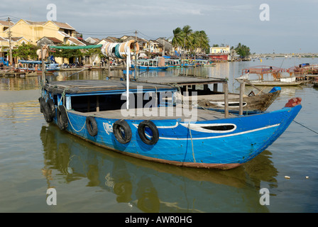 Bateaux dans le port de Hoi An, Vietnam Banque D'Images