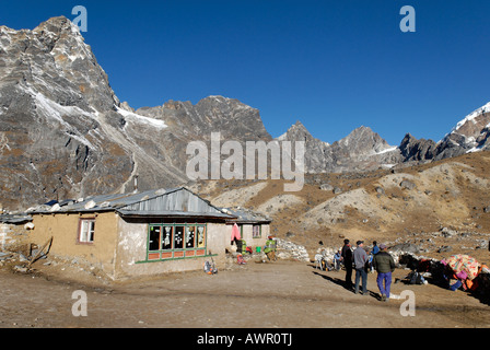 Trekking lodge à Dzonglha (4830), Tal Khola Chola, Khumbu Himal, parc national de Sagarmatha (Népal) Banque D'Images