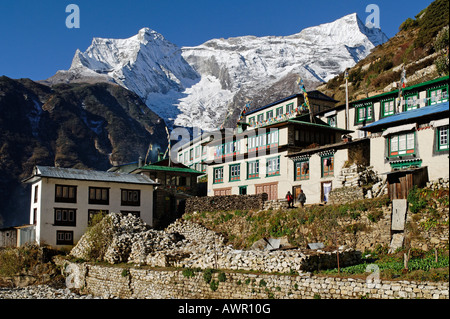 Vue sur Namche Bazar vers Damaraland Ri group (6187), Parc national de Sagarmatha, Khumbu, Népal Banque D'Images