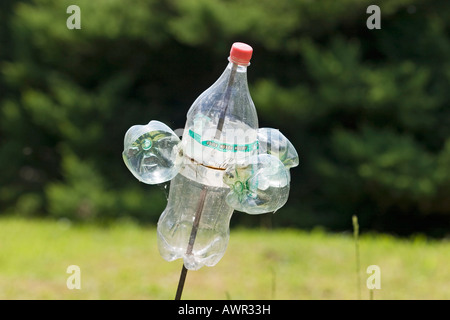 Roue à vent fabriqué à partir de bouteilles en plastique Banque D'Images