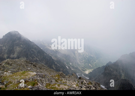 Vue depuis la montagne du Lomnický oetít, 2634 m, Hautes Tatras, Slovaquie Banque D'Images