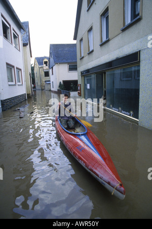 Niederwerth, Isle, dans le Rhin, à high watermark au cours de la catastrophe naturelle en 1995, Rhénanie-Palatinat, Allemagne Banque D'Images