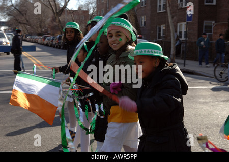 Dans le neuvième rapport annuel sur les marcheurs de Sunnyside Queens Parade de la Saint Patrick s Banque D'Images