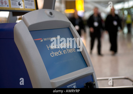 Un système automatisé de contrôle de British Airways à destination de l'aéroport de Londres Heathrow Terminal 5 Banque D'Images