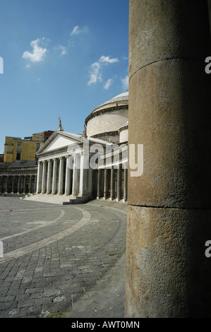 Piazza Plebiscito de avec l'église San Francesco di Paola à Napoli - Campania Italia Europa - Italie du Sud Banque D'Images