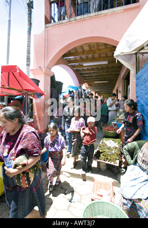 GUATEMALA CHICHICASTENANGO le plus grand marché indigène au Guatemala est le marché de Chichicastenango Banque D'Images