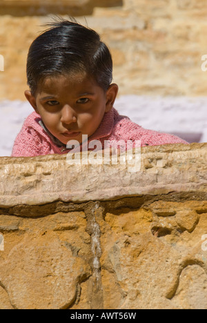 Portrait d'une jeune fille dans Rajasthan Jaisalmer, Inde. Banque D'Images