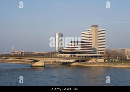 Köln Deutz rechtsrheinisch Lufthansagebäude LVR Turm Banque D'Images